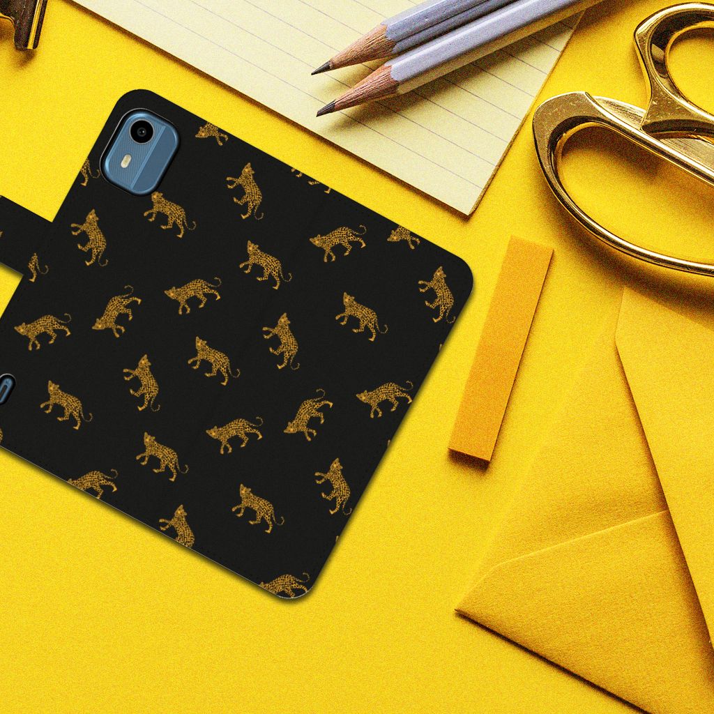 Telefoonhoesje met Pasjes voor Nokia C12 Leopards met luipaardprint, perfect voor bescherming en gebruiksgemak 🐆.