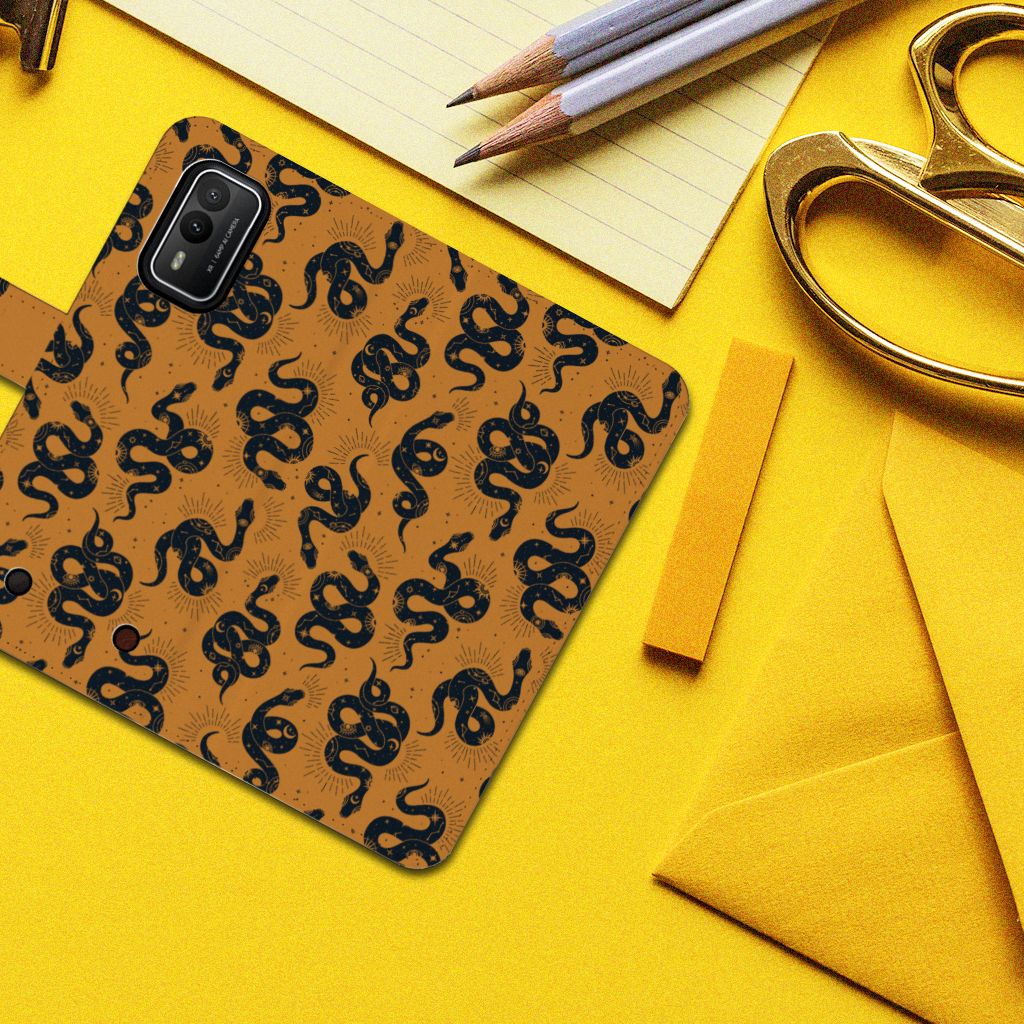Telefoonhoesje met Pasjes voor Nokia XR21 Snakes slangen design bovenaanzicht
