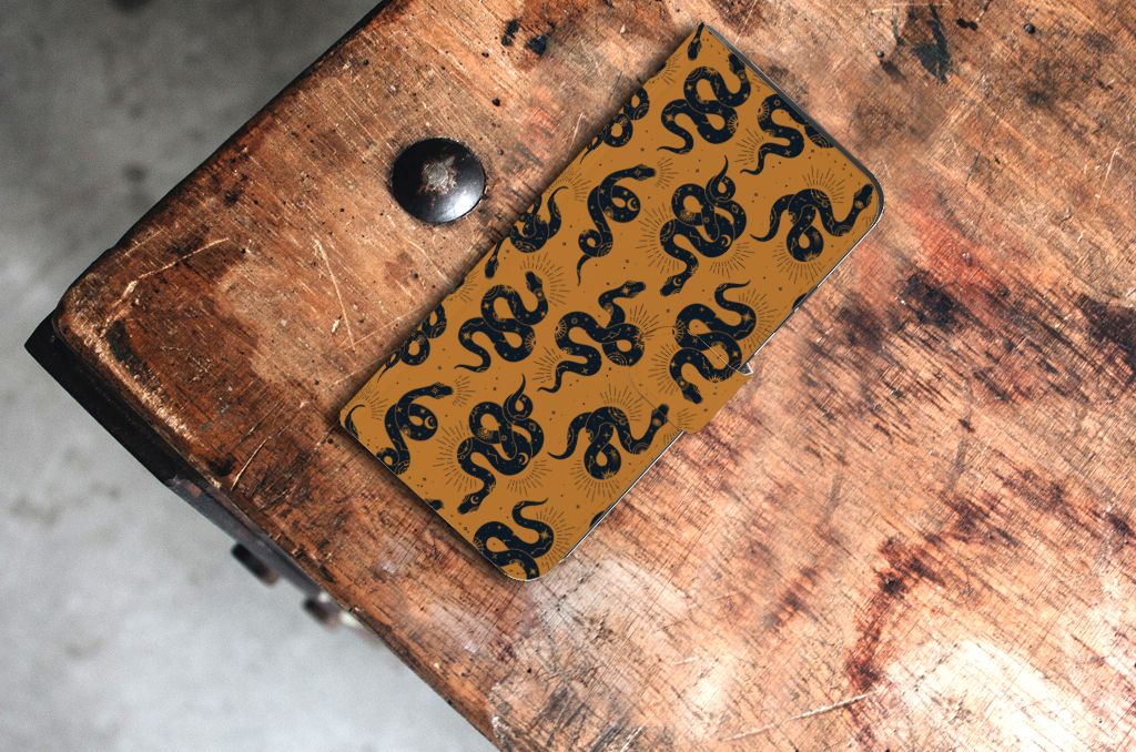 Samsung Galaxy Xcover 7 Telefoonhoesje met Pasjes Snakes bovenaanzicht