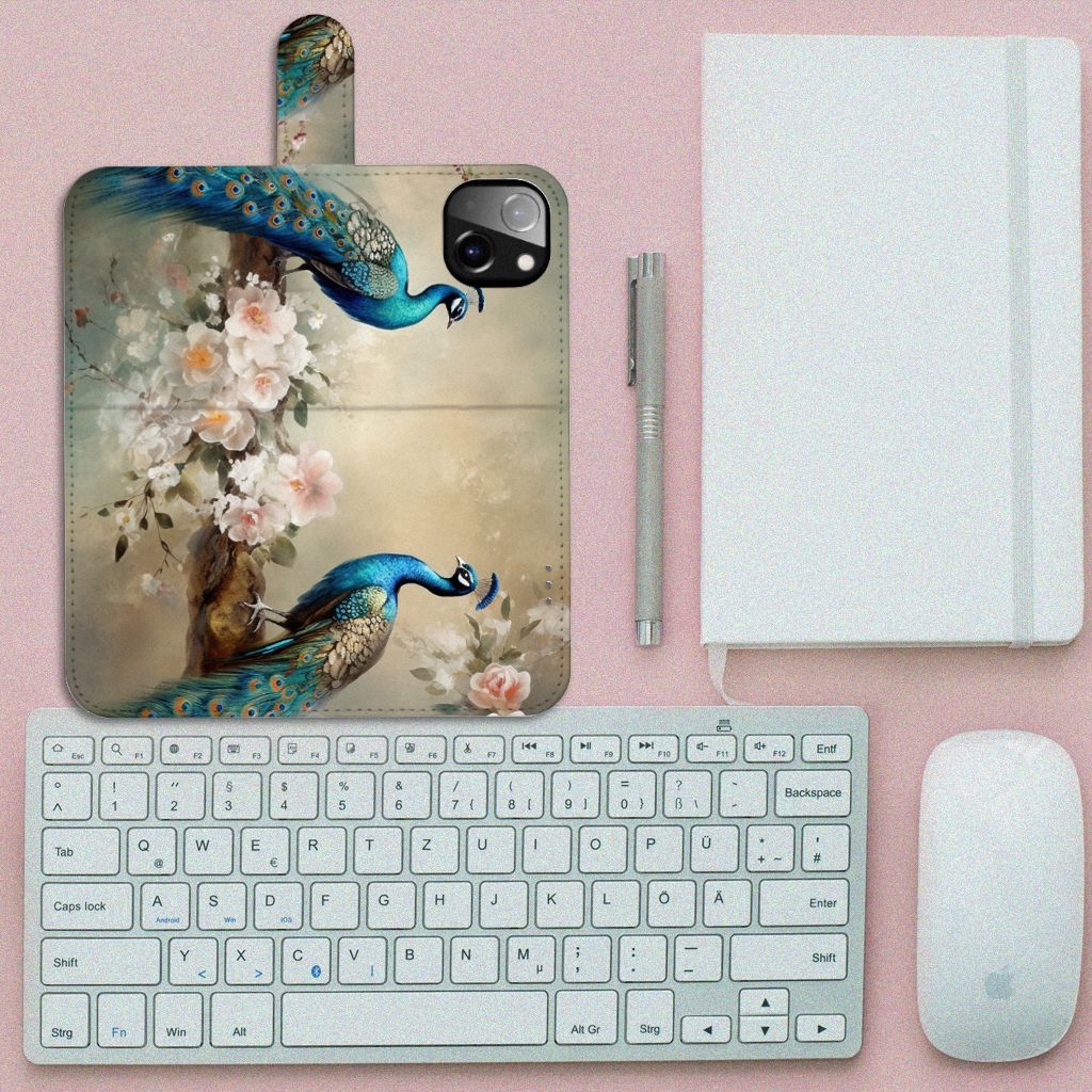 Telefoonhoesje met Pasjes voor iPhone 14 Plus Vintage Pauwen met kleurrijke pauwen op een bloemrijke achtergrond.