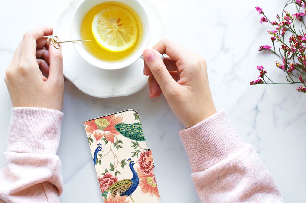 Telefoonhoesje met Pasjes voor iPhone 15 Pink Peacock design met pauwen aanzicht