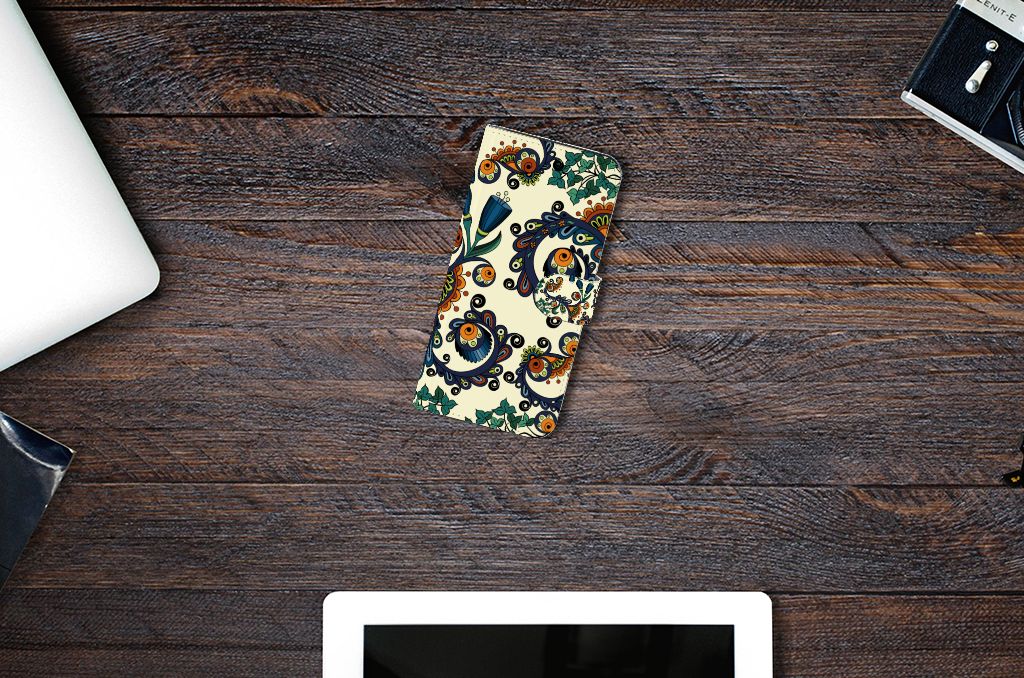 Google Pixel 8 Pro Wallet Case Barok Flower bovenaanzicht op houten tafel