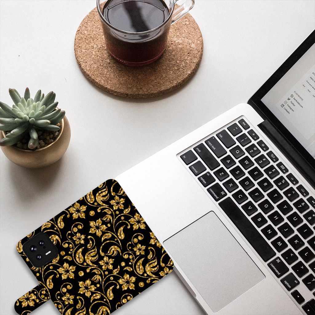 Xiaomi 13 Hoesje Gouden Bloemen telefoonhoesje met gouden bloemen design aanzicht