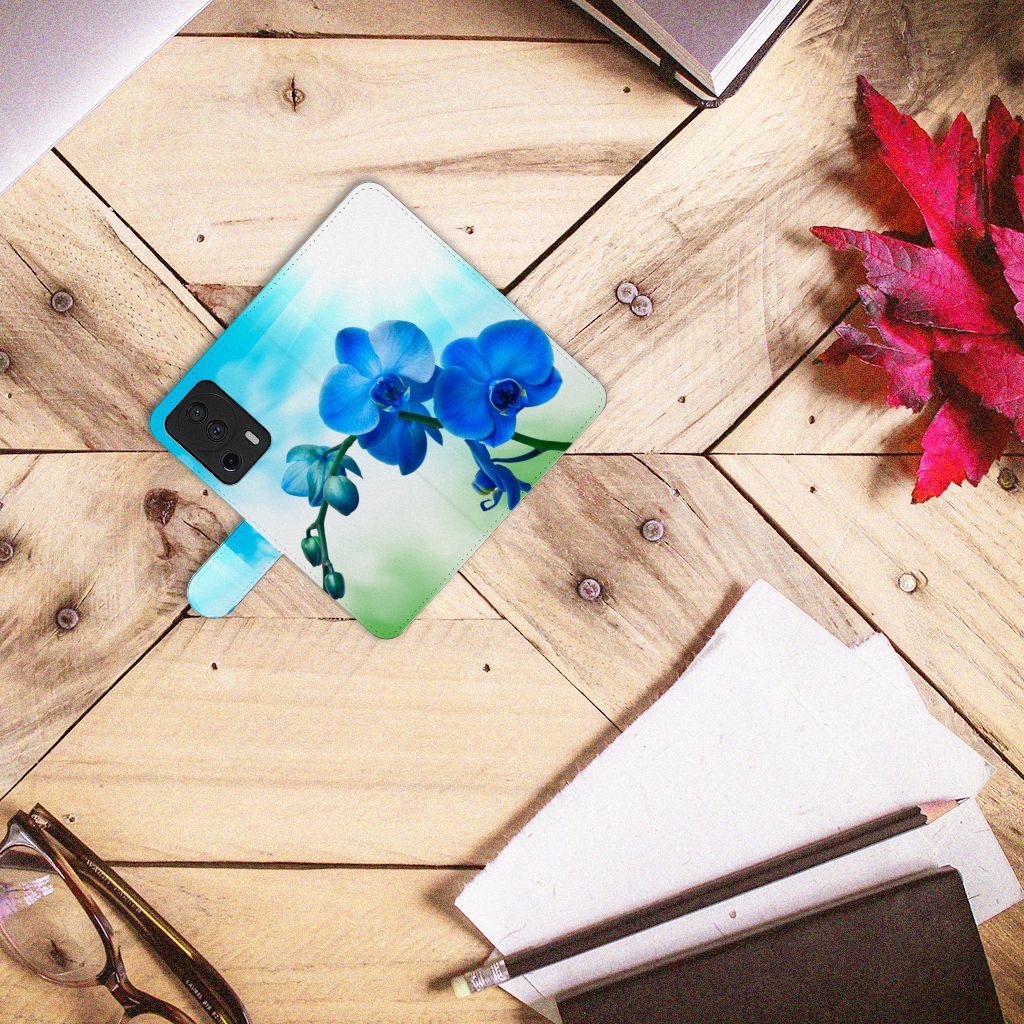 Xiaomi 13 Lite Hoesje Orchidee Blauw telefoonhoesje orchidee design bovenaanzicht