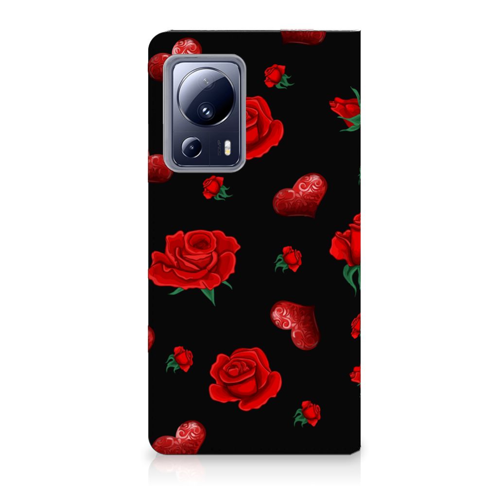 Xiaomi 13 Lite Magnet Case Valentine met rode rozen en harten, ideaal als cadeau voor gebruiksgemak en bescherming.