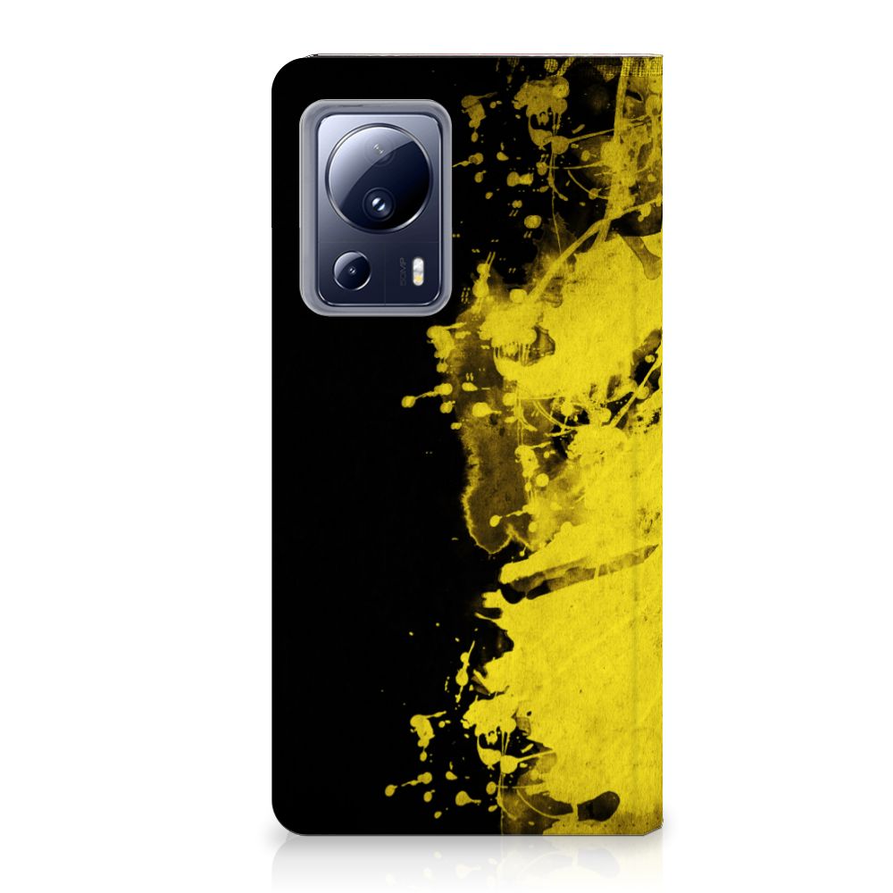 Xiaomi 13 Lite Standcase België design hoesje zwart geel aanzicht