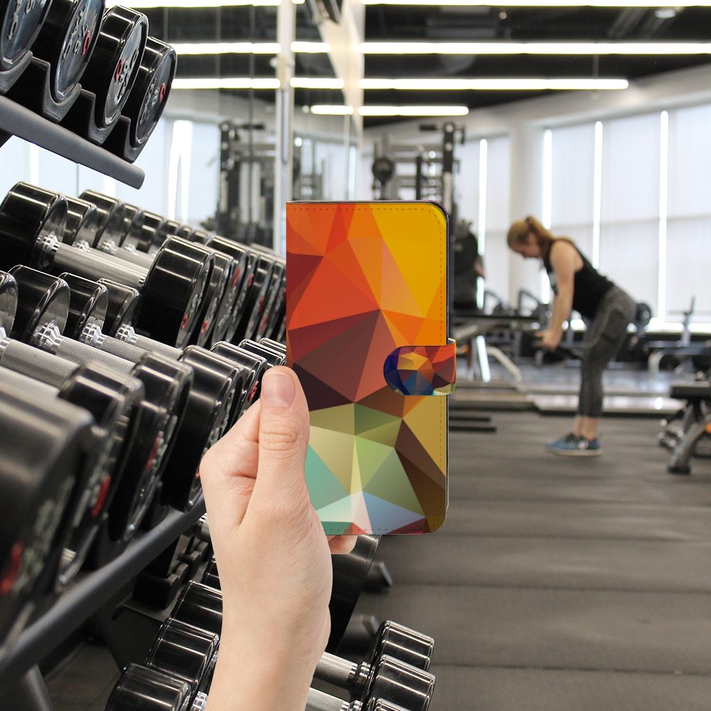 Xiaomi Redmi Note 12 5G | Poco X5 Book Case Polygon Color hand met geometrisch design in sportschool omgeving.