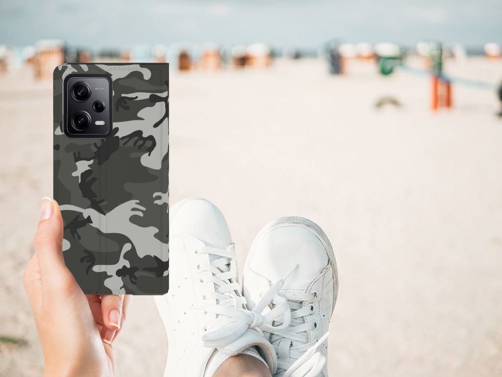 Xiaomi Redmi Note 12 Pro Poco X5 Pro Hoesje met Magneet Army Light camouflage design hand strand