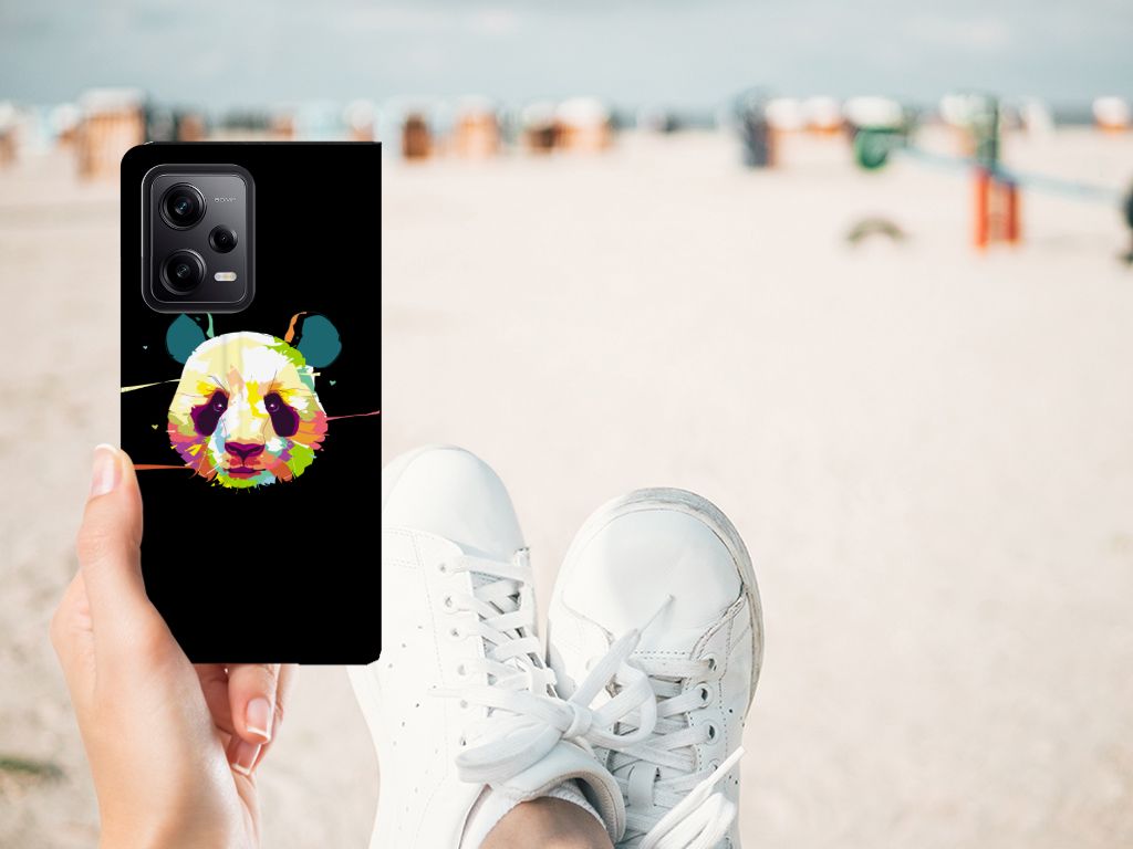 Xiaomi Redmi Note 12 Pro | Poco X5 Pro Magnet Case Panda Color design met kleurrijke panda op de achtergrond van het strand.