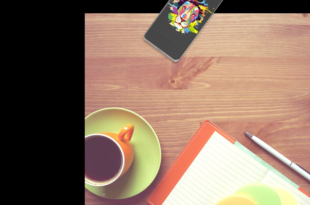 Xiaomi Redmi Note 13 5G Telefoonhoesje met Naam Lion Color bovenaan bureau met kop koffie notitieboek en pen