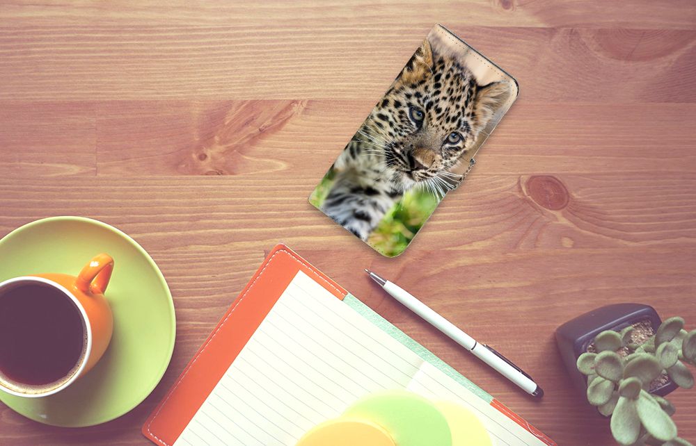 Xiaomi Redmi Note 13 5G Telefoonhoesje met Pasjes Baby Luipaard ontwerp detail bovenaanzicht