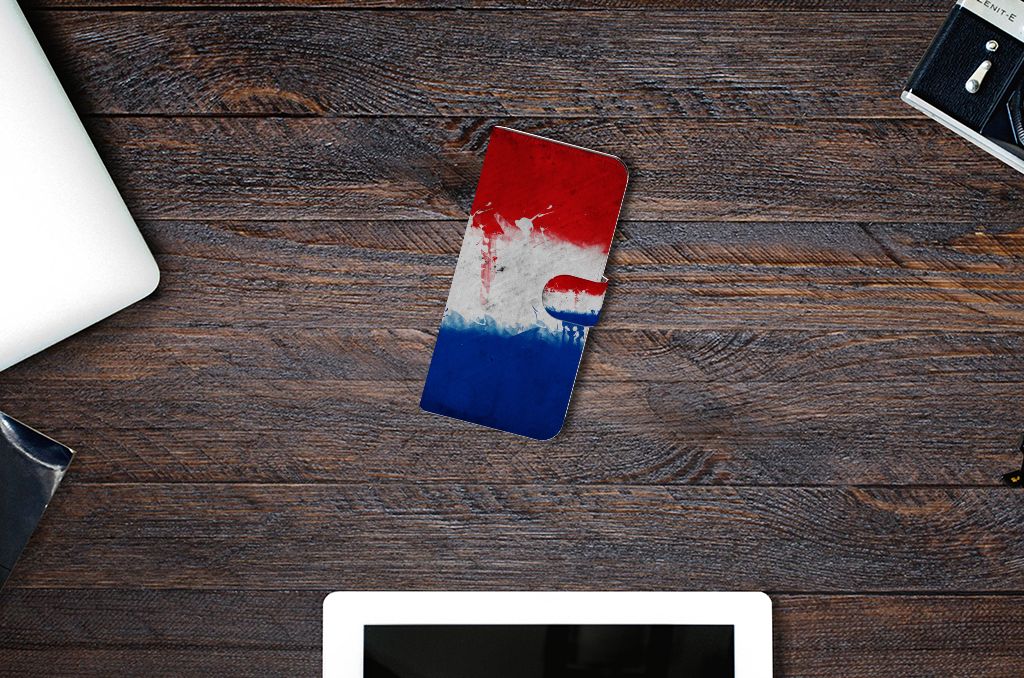 Xiaomi Redmi Note 13 Pro Plus Bookstyle Case Nederland met artistiek design van de Nederlandse vlag.