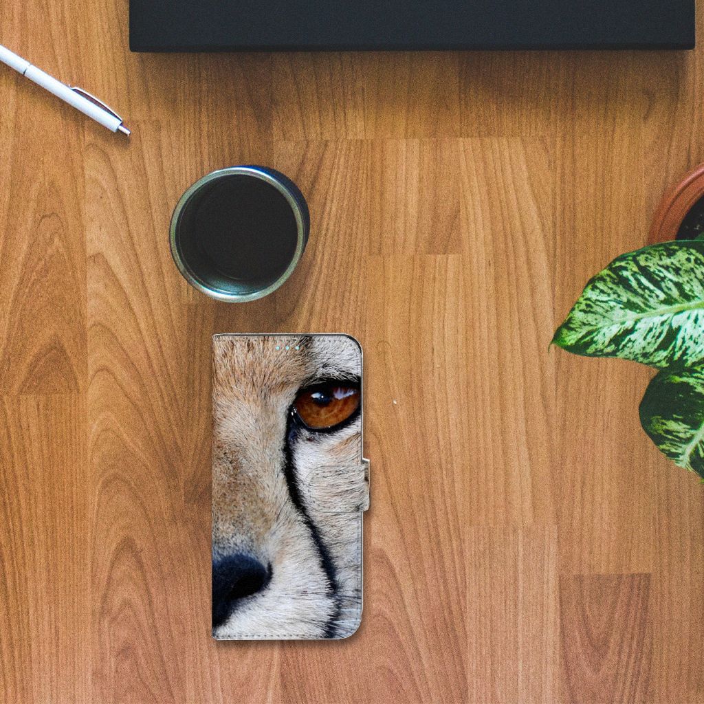 OPPO A76 | A96 Telefoonhoesje met Pasjes Cheetah met close-up van cheeta oog
