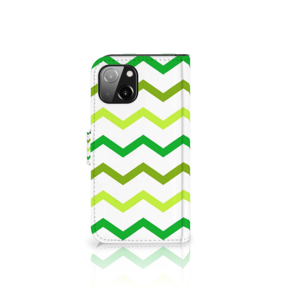 Apple iPhone 13 Telefoon Hoesje Zigzag Groen met een modern zigzag design in verschillende groentinten.