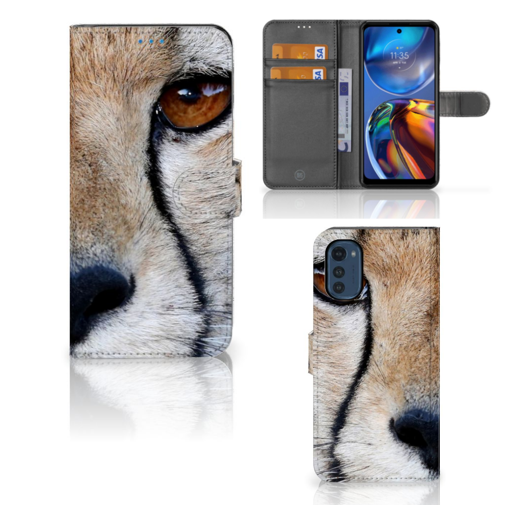 Motorola Moto E32 | Moto E32s Telefoonhoesje met Pasjes Cheetah met close-up van cheeta oog en pasjes ruimte.