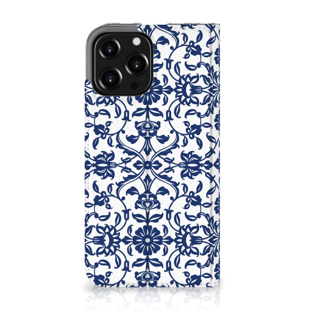 iPhone 13 Pro Max Smart Cover Flower Blue met navy en witte bloemenprint voor stijlvolle bescherming.