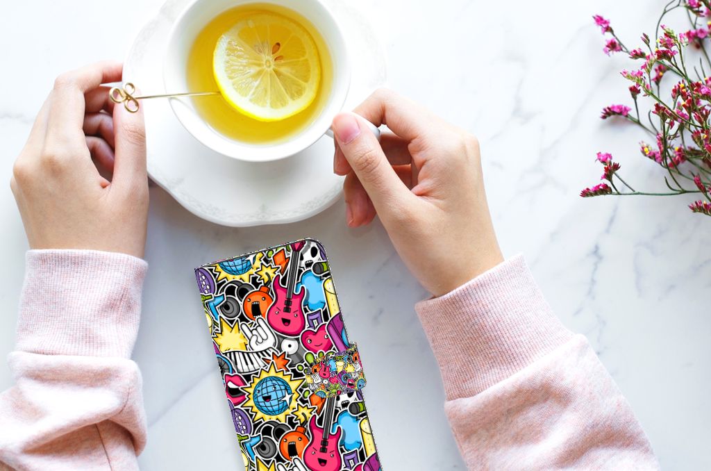 Samsung Galaxy A14 5G Wallet Case met Pasjes Punk Rock met kleurrijk ontwerp en handen die een kop thee vasthouden.