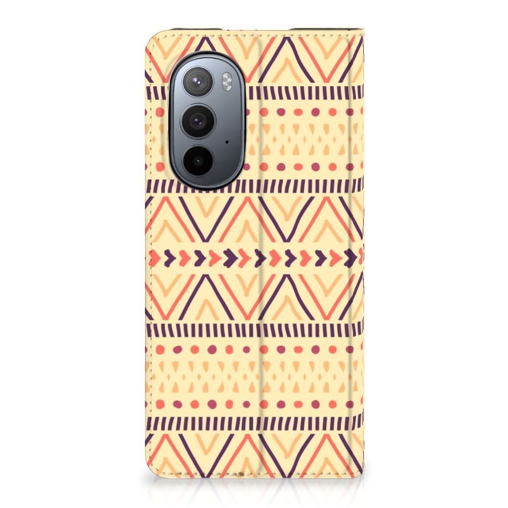 Motorola Edge 30 Pro Hoesje met Magneet Aztec Yellow - B2C Telecom