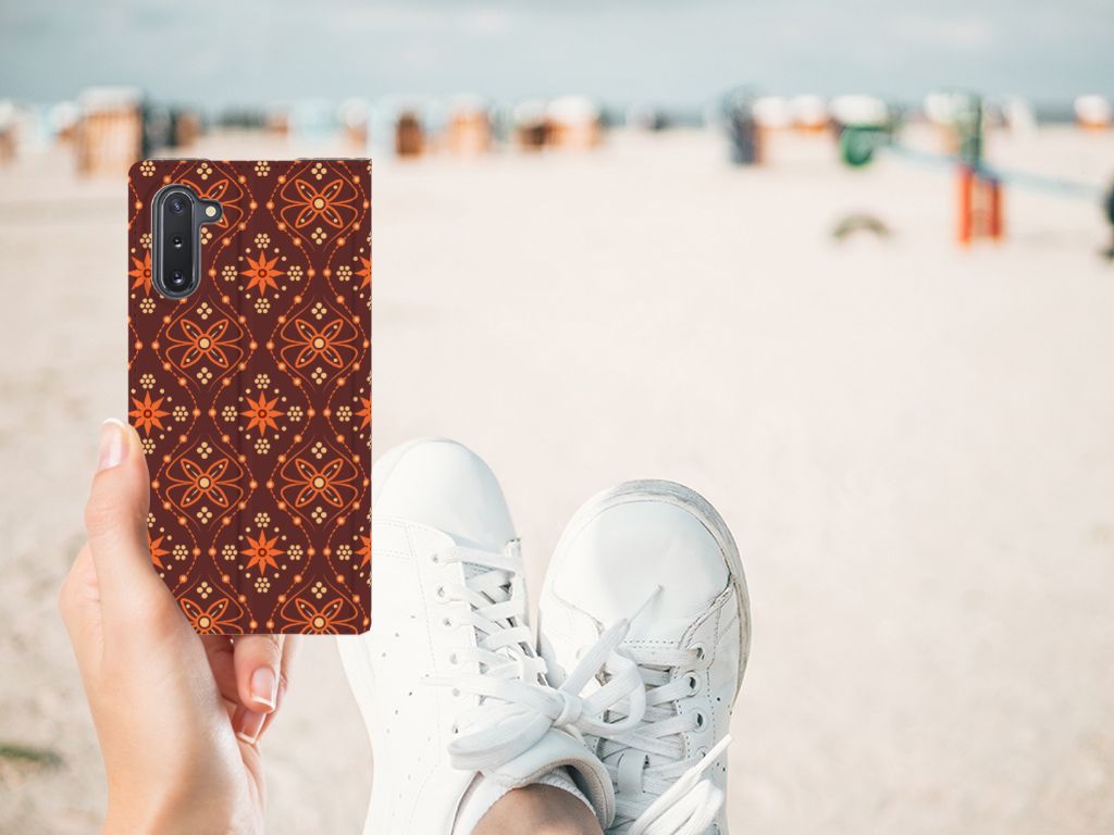 Samsung Galaxy Note 10 Hoesje met Magneet Batik Brown