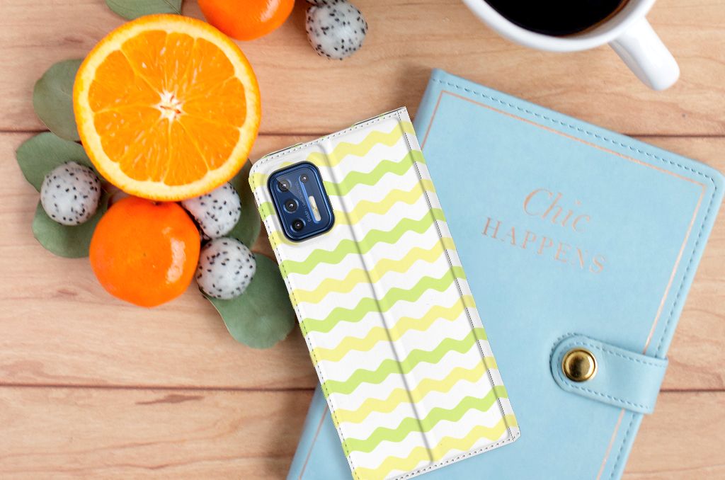 Motorola Moto G9 Plus Hoesje met Magneet Waves Yellow - B2C Telecom