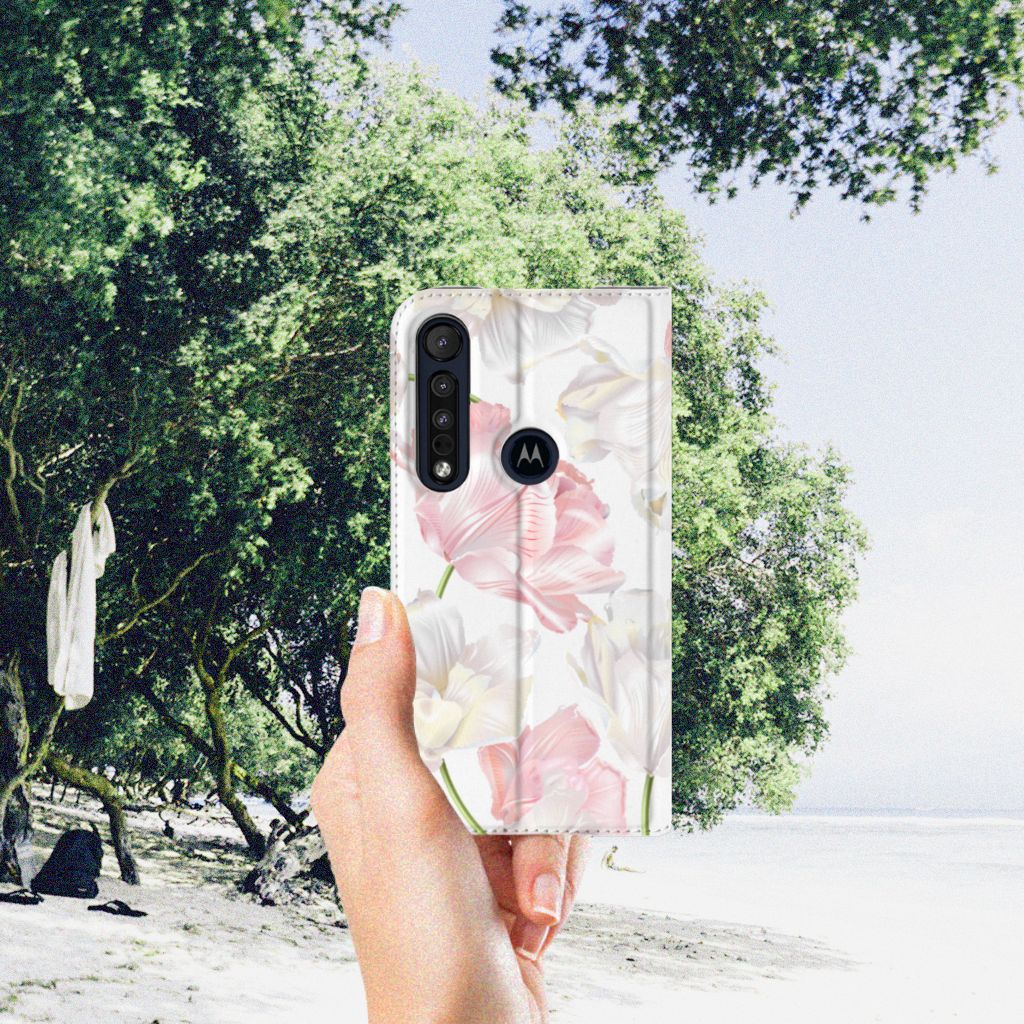Motorola G8 Plus Smart Cover Lovely Flowers - B2C Telecom