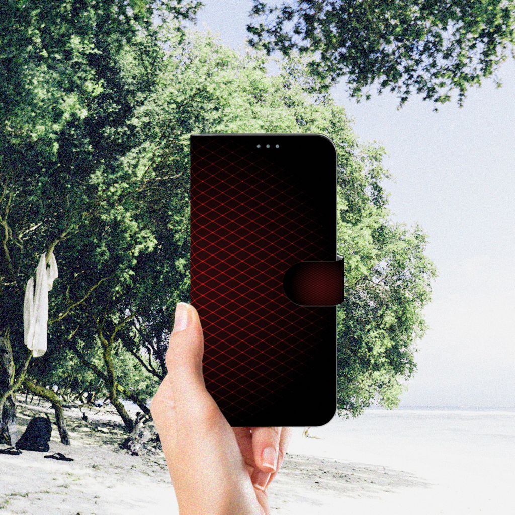 Nokia X10 | Nokia X20 Telefoon Hoesje Geruit Rood in hand op het strand met bomen op achtergrond.