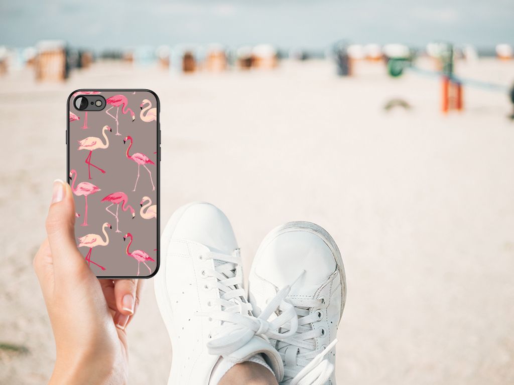 iPhone SE 2022 | SE 2020 | 7/8 Dierenprint Telefoonhoesje Flamingo met flamingo ontwerp op strand