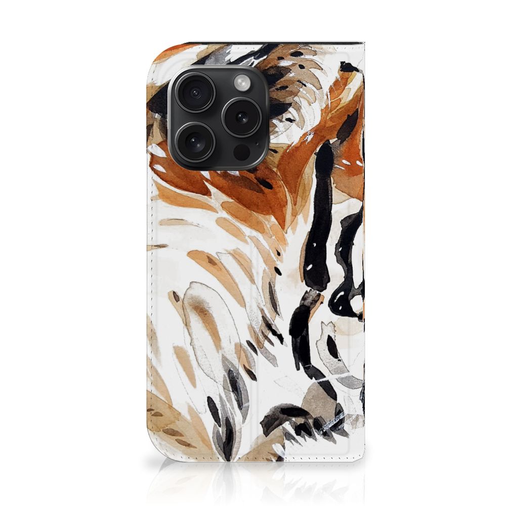 Bookcase iPhone 15 Pro Watercolor Tiger met een schattige tijgerprint op een wit achtergrond.