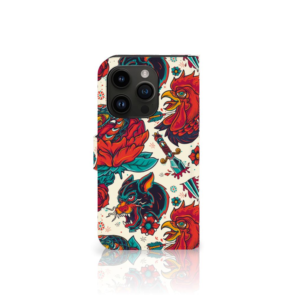 Telefoonhoesje met foto voor iPhone 15 Pro Old Skool met kleurrijk vintage tattoo-design 🌹🐦.