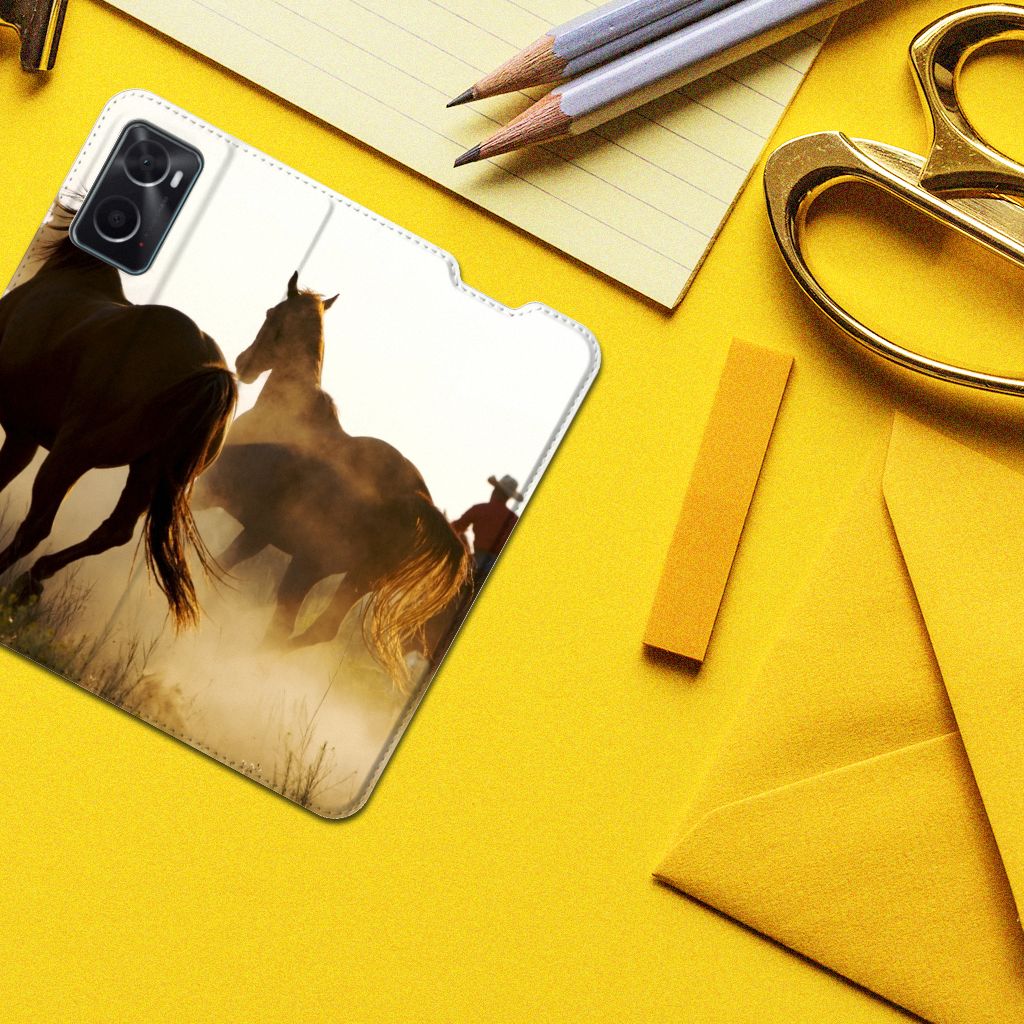 OPPO A96 | A76 Hoesje maken Design Cowboy met silhouetten van paarden op een tafel.