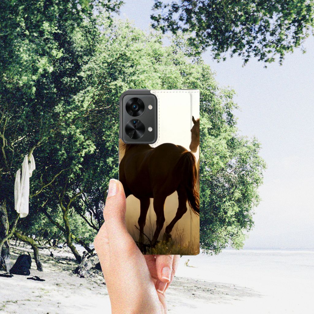 OnePlus Nord 2T Hoesje maken Design Cowboy met paardenprint in natuurlijke omgeving.