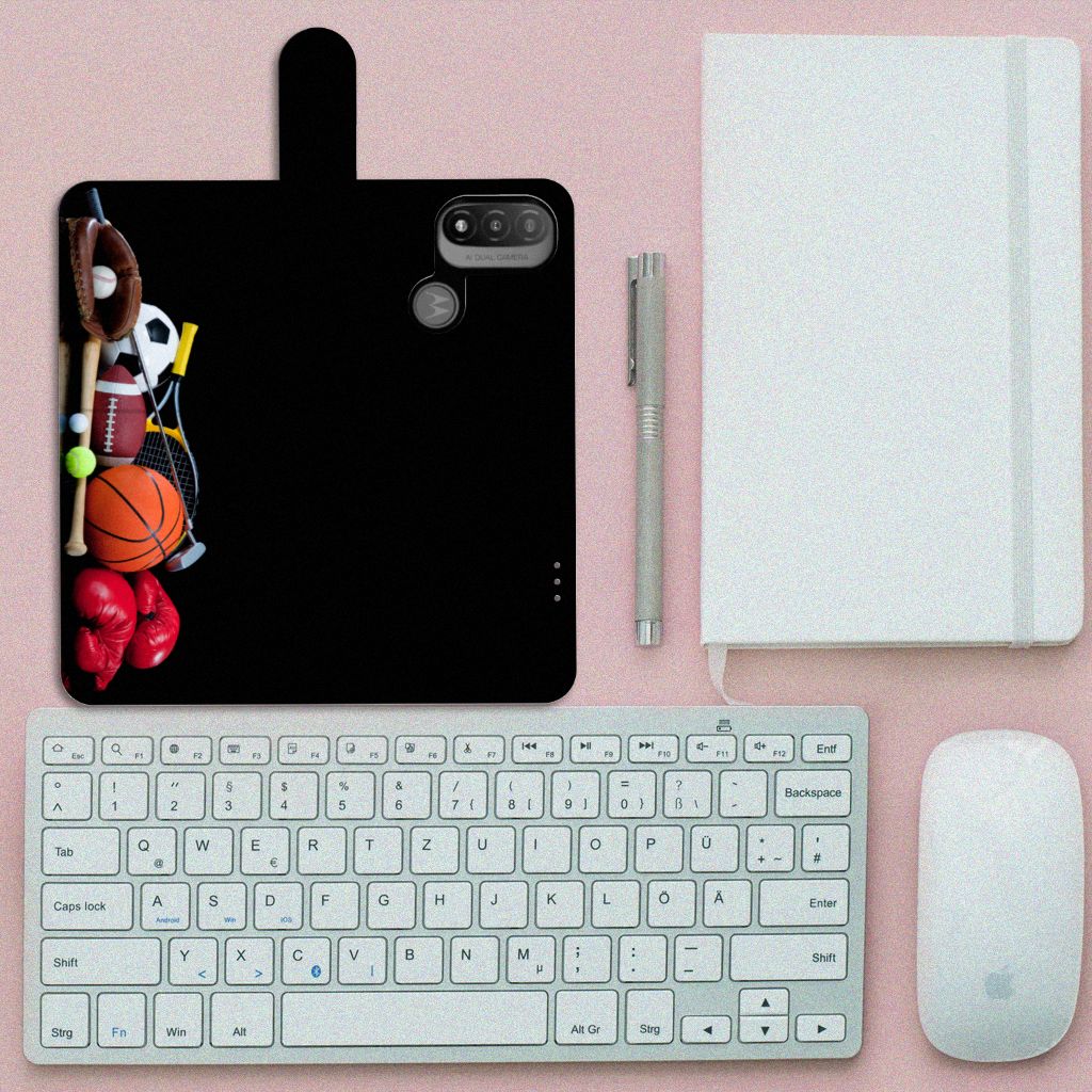 Motorola Moto E20 | E30 | E40 Wallet Case met Pasjes Sports met sportuitrusting en accessoires op bureau
