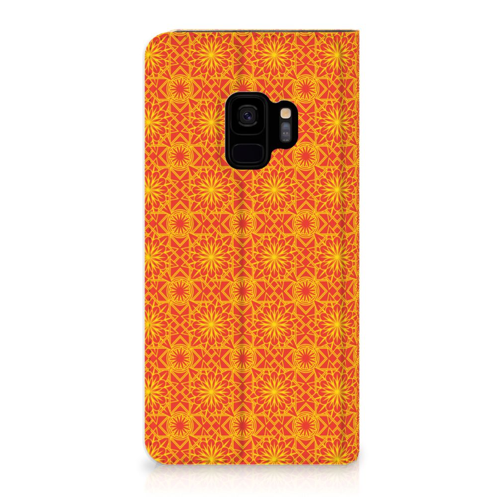 Samsung Galaxy S9 Hoesje met Magneet Batik Oranje
