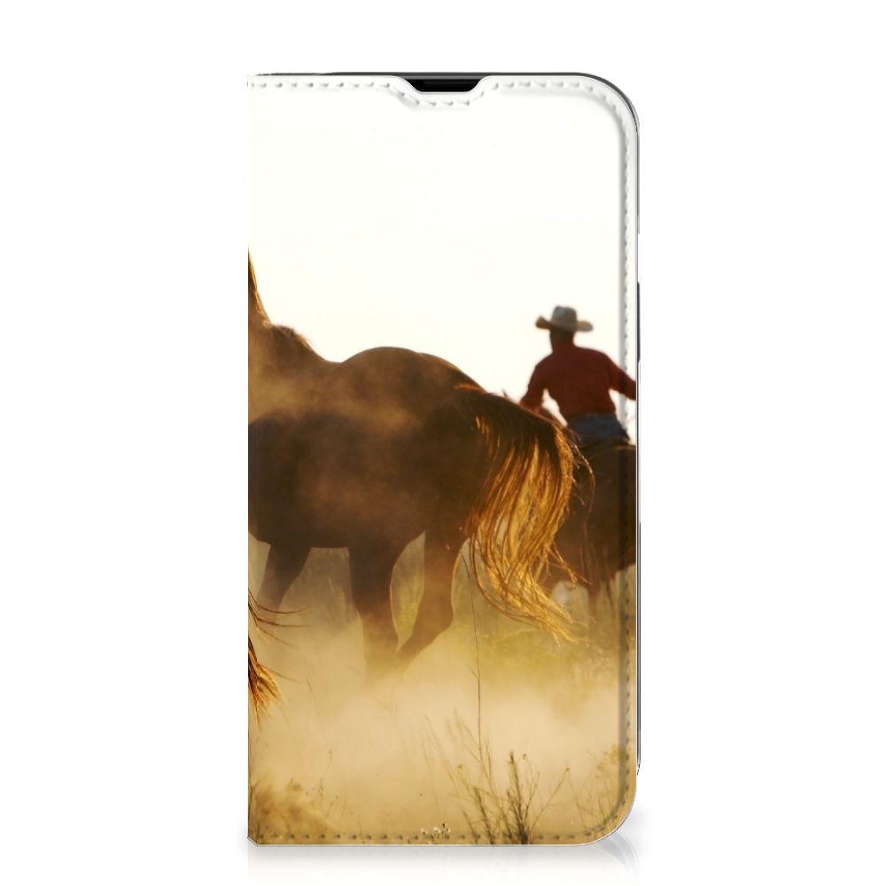 iPhone 14 Hoesje maken Design Cowboy met silhouet van een cowboy en paarden in de woestijn.
