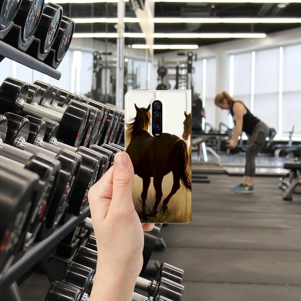 Xiaomi Redmi K20 Pro Hoesje maken Design Cowboy met paardenprint in een sportschool omgeving