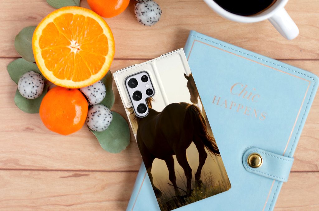 Samsung Galaxy S22 Ultra Hoesje maken Design Cowboy met paardenprint en fruit op tafel.