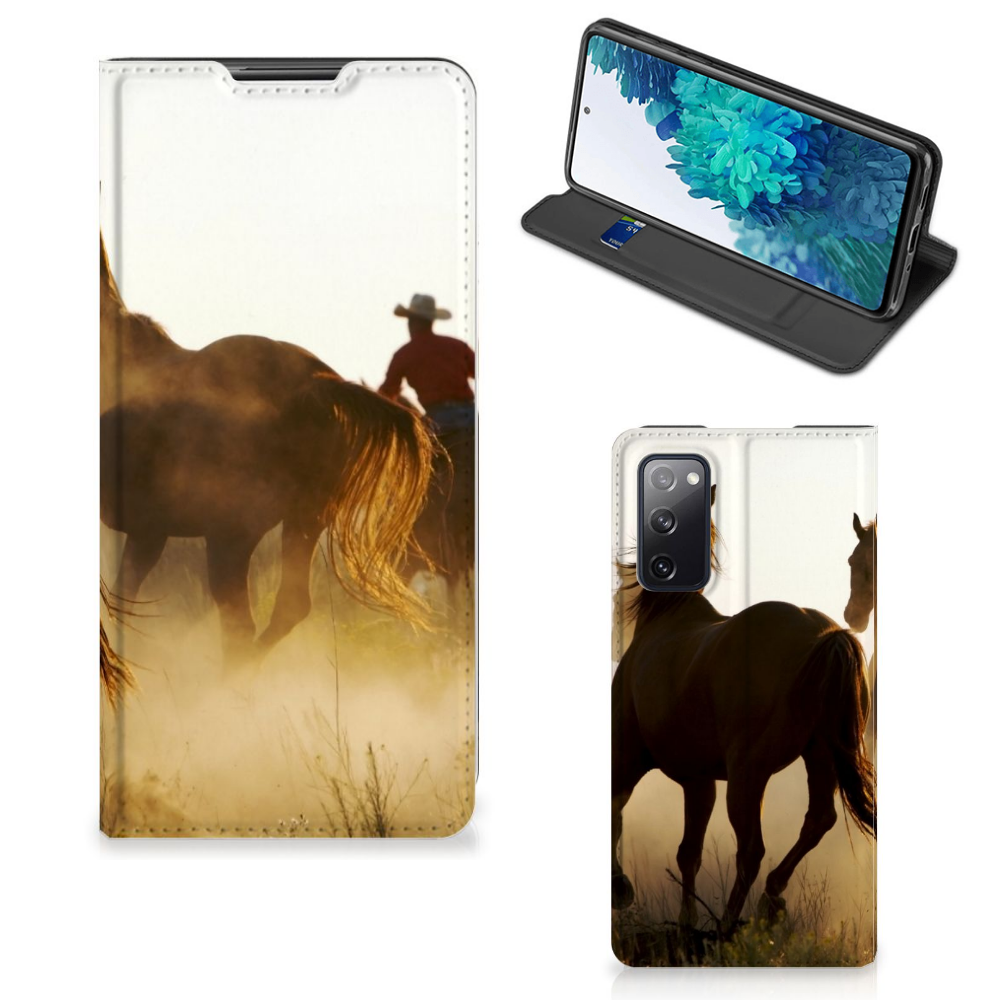 Samsung Galaxy S20 FE Hoesje maken Design Cowboy met paardenprint en cowboy in de achtergrond.