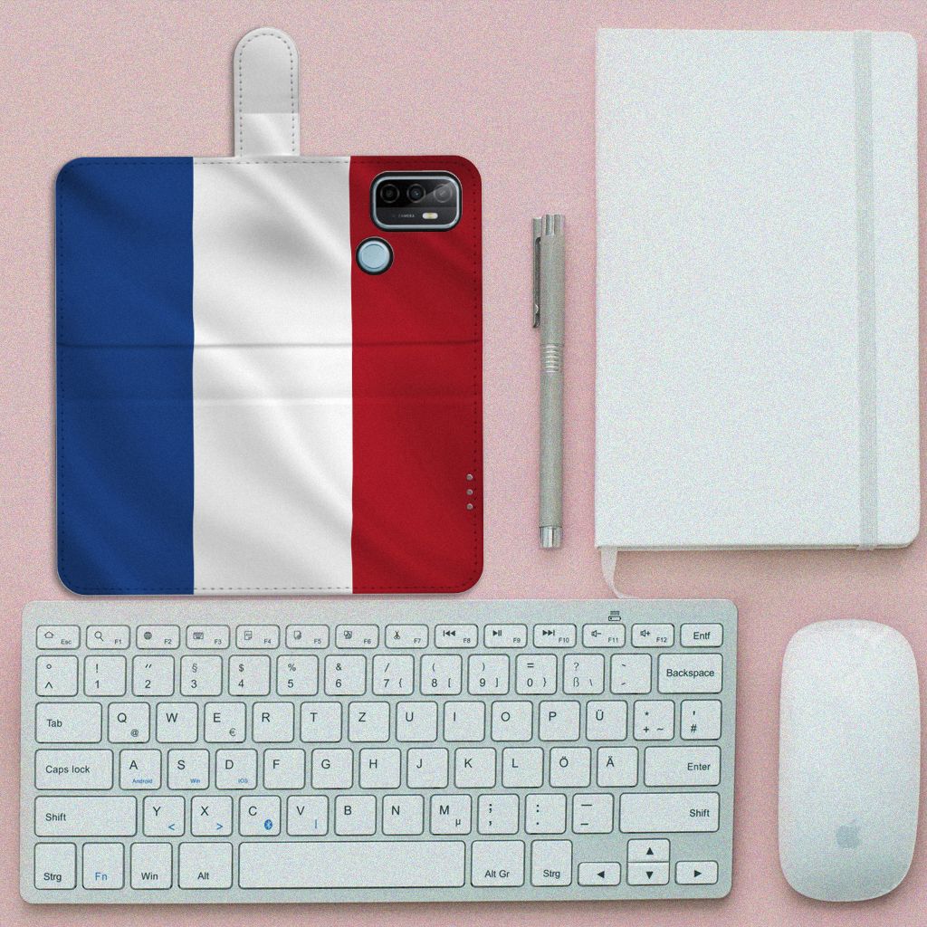 OPPO A53 | OPPO A53s Bookstyle Case Nederlandse Vlag op een bureau met toetsenbord en notitieboek