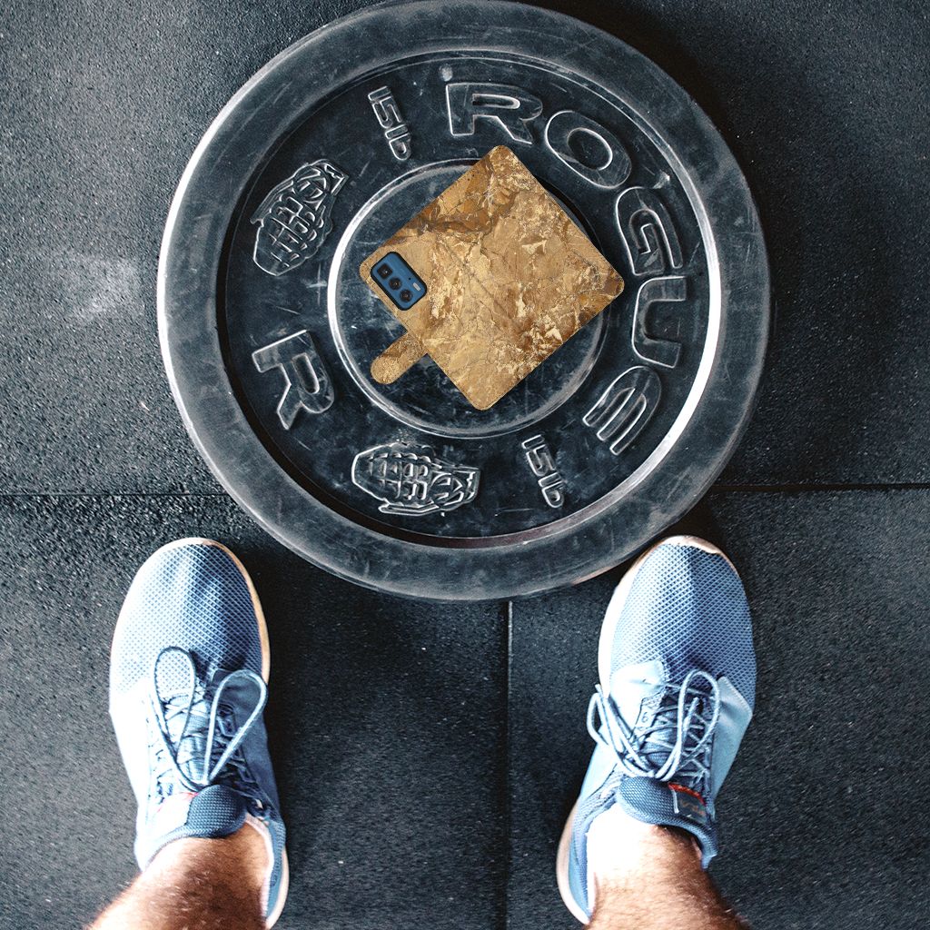 Perspectief vanuit boven op een zwarte Rogue gewichtsschijf met een blauw telefoonhoesje erop.