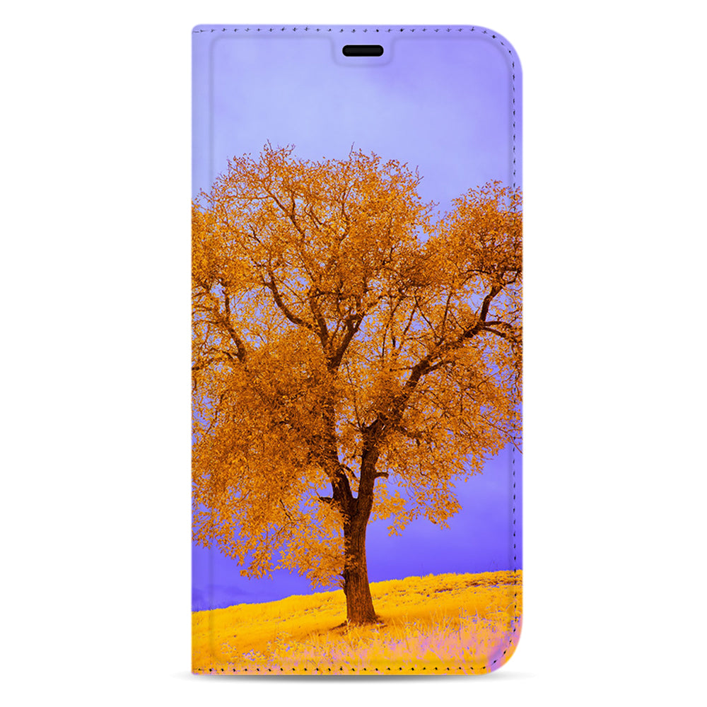 Voorkant recht van voren van de dichte iPhone 12 Mini standcase met een boom in oranjetinten als voorbeeldontwerp