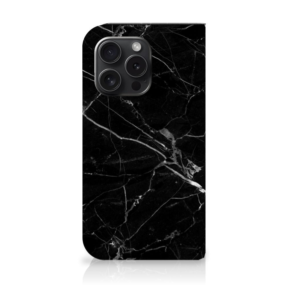 iPhone 15 Pro Standcase Marmer Zwart - Origineel Cadeau Vader: stijlvolle zwart marmeren hoesje voor artistic touch.