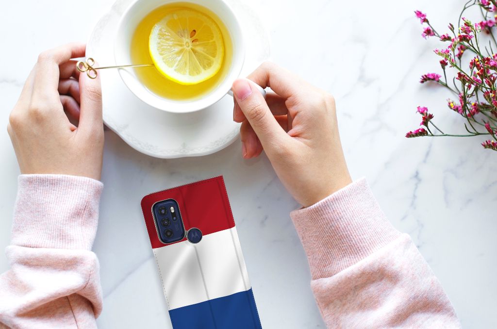 Motorola Moto G60s Standcase Nederlandse Vlag - B2C Telecom