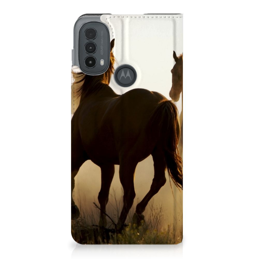 Motorola Moto E20 Hoesje maken Design Cowboy met paardenprint in zonsondergang