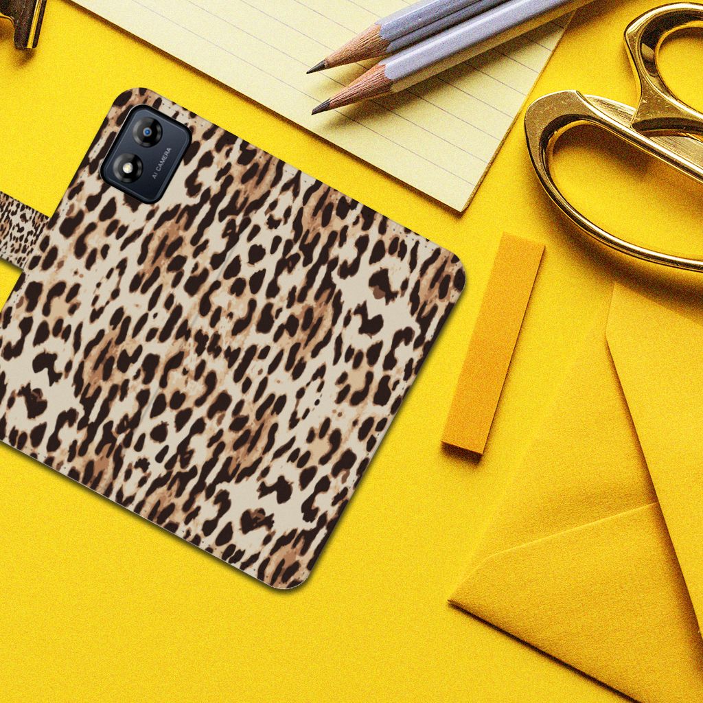 Motorola Moto E13 4G Telefoonhoesje met Pasjes Leopard