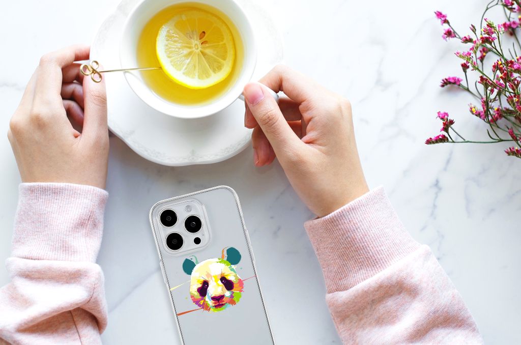 iPhone 15 Pro Max Telefoonhoesje met Naam Panda Color met kleurrijk panda ontwerp en kopje thee.