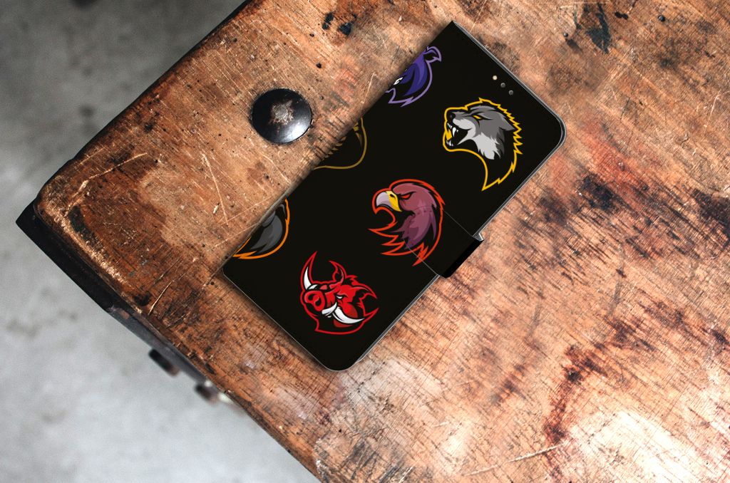 Nokia 5.3 Leuk Hoesje Cartoon met kleurrijke dierenlogo's op een zwart design.