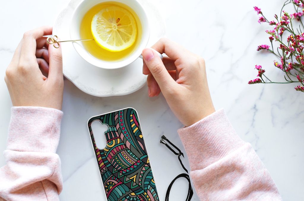 Samsung Galaxy A14 5G Doorzichtige Silicone Hoesje Aztec met kleurrijk design en een kopje thee.