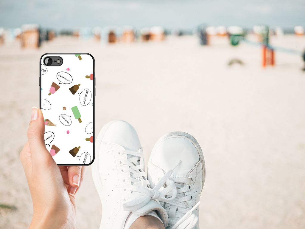 iPhone SE 2022 | SE 2020 | 7/8 Back Cover Hoesje IJsjes met kleurrijk ijsje design op een strand achtergrond.