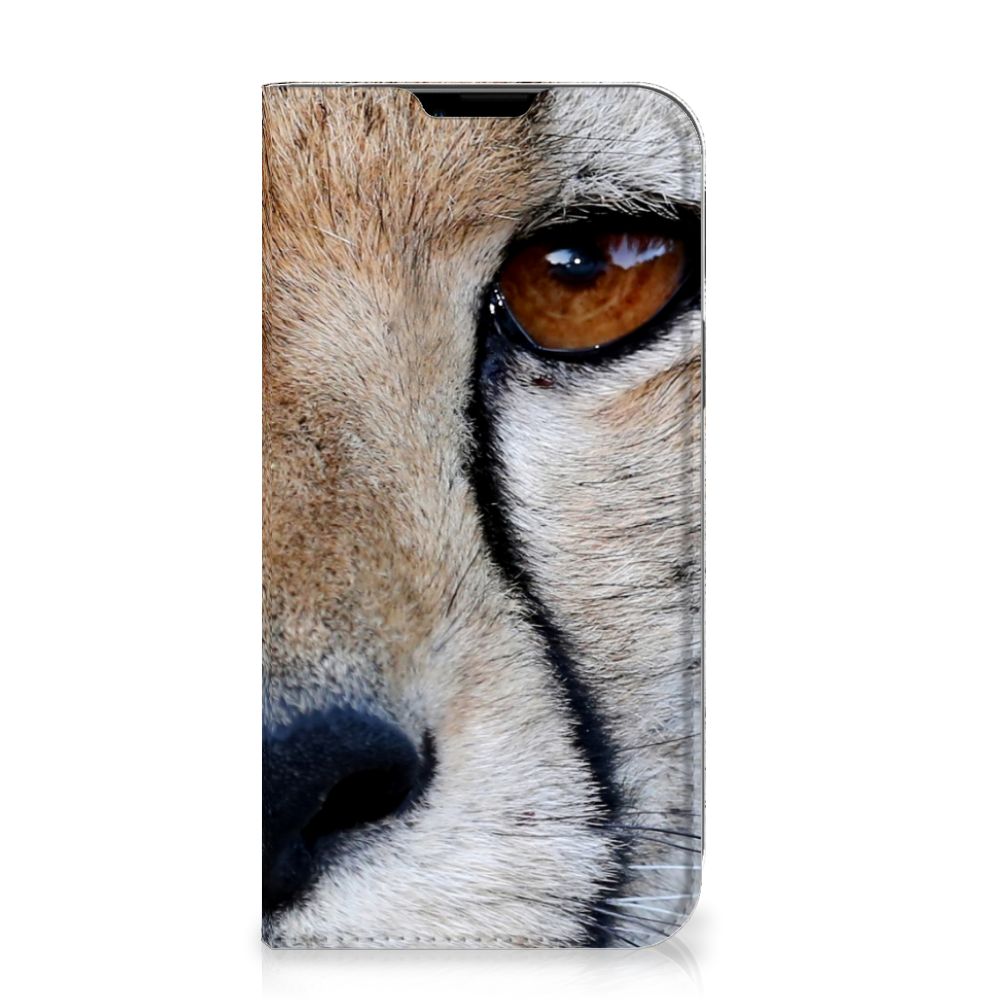 Apple iPhone 14 Plus Hoesje maken Cheetah met close-up van een cheetah oog op een stand case.