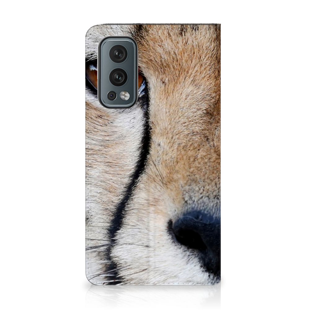 OnePlus Nord 2 5G Hoesje maken Cheetah met close-up van het jachtluipaard gezicht.
